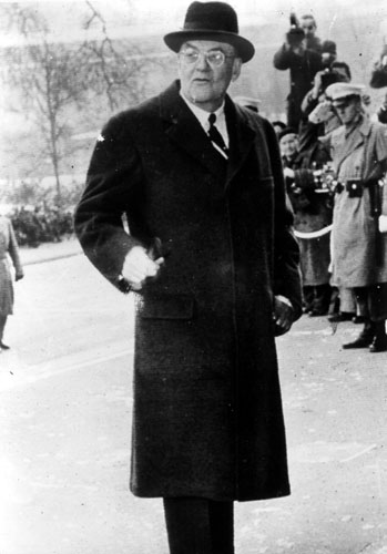 Dulles en Janvier 1954 &agrave; Berlin Ouest