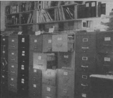 Jim et Coral Lorenzen et la bo&icirc;te-aux-lettres de l'APRO