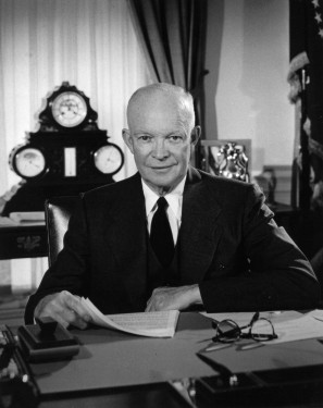 Dwight Eisenhower dans le bureau ovale en F&eacute;vrier 1956