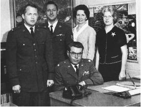 L'&eacute;quipe de Blue Book en 1964, dirig&eacute;e par Quintanilla (assis) 