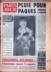 Paris Jour n° 2043 du 8 avril, avec un article intitulé Soucoupes volantes : l'Amérique rouvre l'enquête