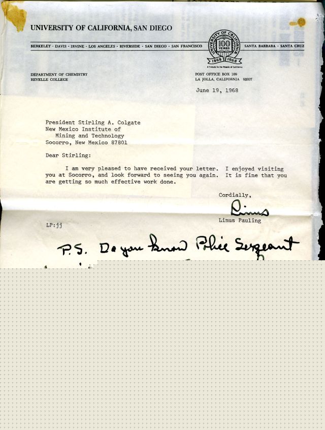 La lettre de Pauling à Colgate avec sa question manuscrite, et la réponse de Colgate en bas de page
