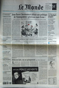Le Monde du 26 juin, titrant : Le Pentagone ne parvient pas &agrave; saper la l&eacute;gende des extraterrestres de Roswell par Laurent Zechini 