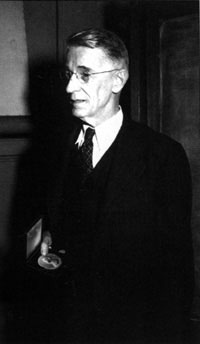 Le docteur Vannevar Bush, patron de la Recherche et du D&eacute;veloppement militaire am&eacute;ricain pendant et apr&egrave;s la seconde guerre mondiale