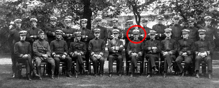 Schofield &agrave; Londres en 1918 (7&egrave;me assi en partant de la gauche) dans l'&eacute;quipe du vice-amiral William S. Sims [Naval Historical Center]