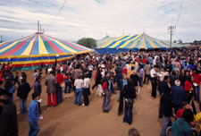 16000 jeunes de 80 pays venant f&ecirc;ter P&acirc;ques en 1972 &agrave; Taiz&eacute;