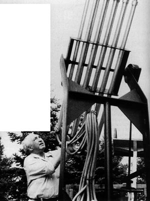 Wilhelm Reich manipulant son 'Cloudbuster'