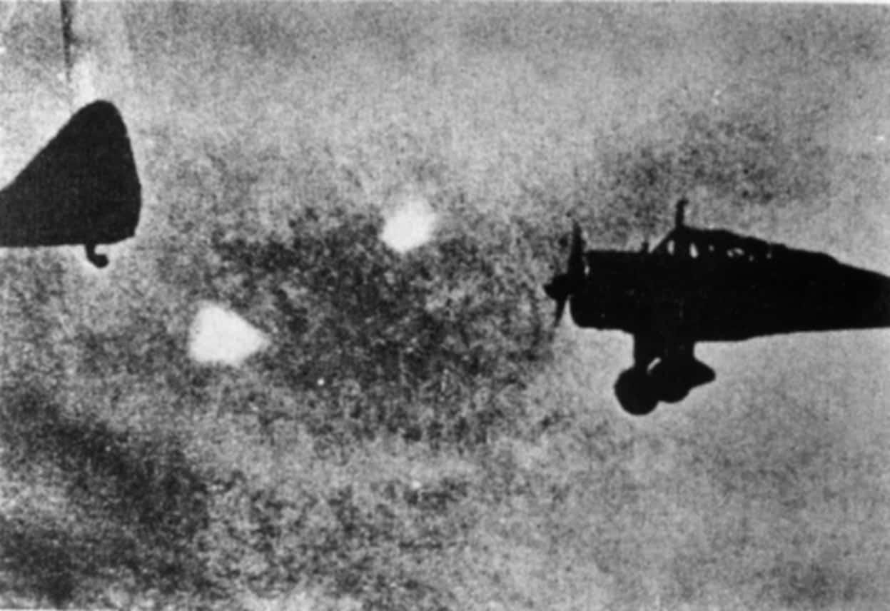 Objets lumineux photographiés en 1942 au milieu d'une formation d'avions de reconnaissance Tahikawa Ki 36
