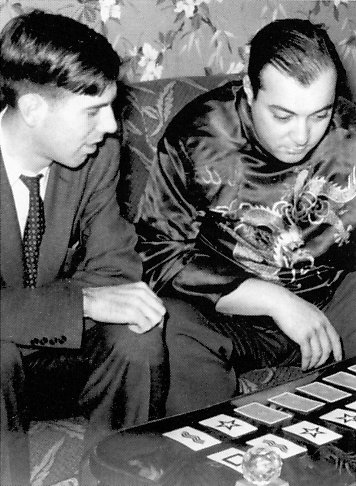 James Moseley et Lucchesi (à droite) menant vers 1955 des expériences de PES s1Moseley, J. W.