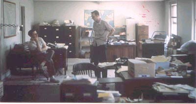 Bureau du NICAP, photographié le 23 Août 1960 par Walt Webb. Richard Hall au centre, Don Neil assis à gauche