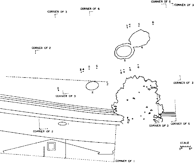 Observation de Fort Belvoir - Mosaique des photos 1-6, montrant l'approche de l'objet bas au-dessus du bâtiment, et le passage au-dessus de l'arbre, à droite. Le 'clignotement' des photos ne révéla pas de parallaxe dans les images d'arbre. Des séries de points montrent des mouvements de plusieurs nuages du fond suivis de photo en photo